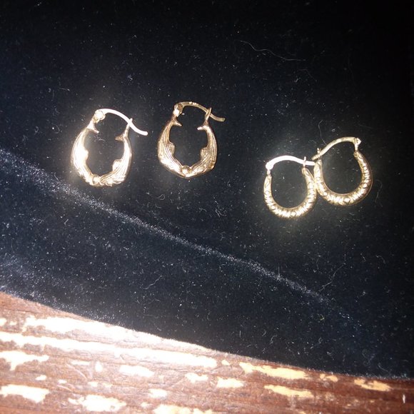 solid gold  womans earrings, and gold ring - Picture 1 of 4